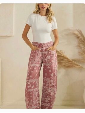 NEW Veveret Bandana Print Barrel Jean in Rose